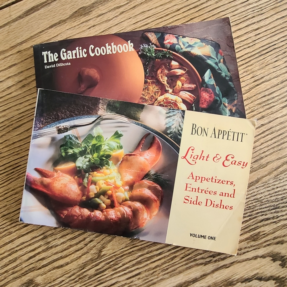 CookBooks (Set of 2) The Garlic Cookbook and Bon Appetite Light&Easy mini books